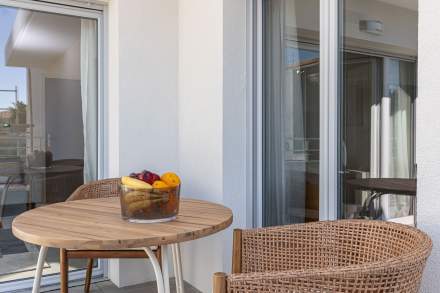 → Marina Bay Villeneuve-Loubet · Résidence Seniors Côte d’Azur terrasse